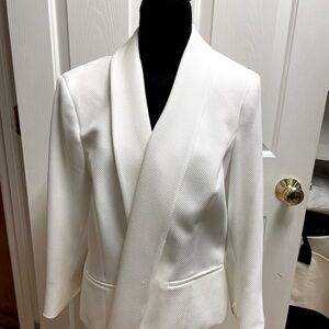 Kasper stunningly sheik dress-suit.